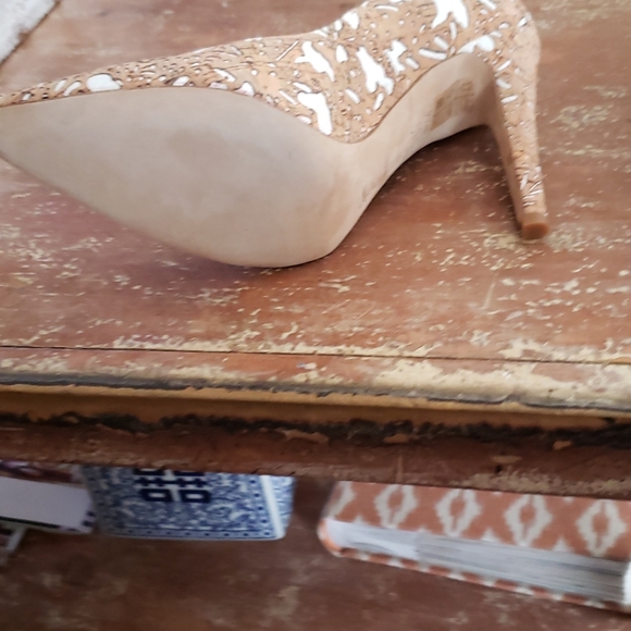 Neiman Marcus Fabulous Cork and Linen Pumps - Picture 4 of 6